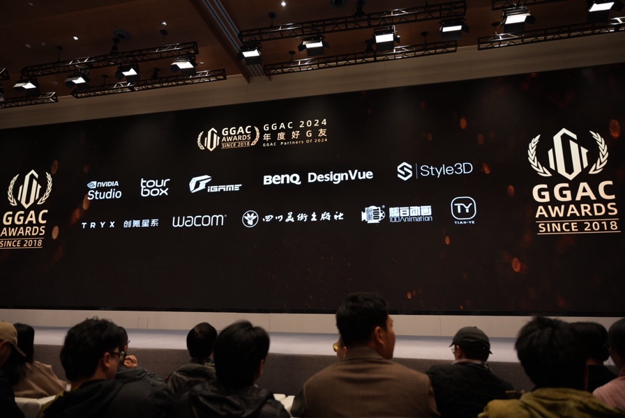 人们在看台上的人群
中度可信度描述已自动生成