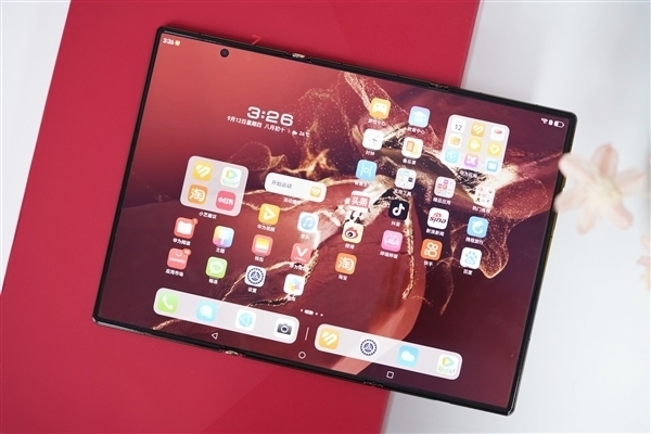 曝华为新款三折叠Mate XT 2九月发布:支持低轨卫星互联网 没信号也能上网