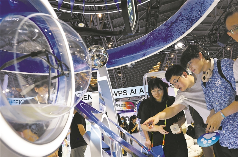 提振消费,“硬核科技”走进“烟火人间”