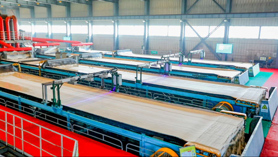 中国五矿：春耕保供沃野间